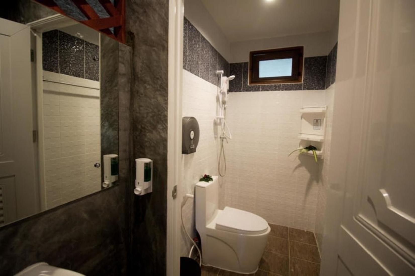 Blanco Hostel Lanta 18 To 35 Koh Lanta Ngoại thất bức ảnh