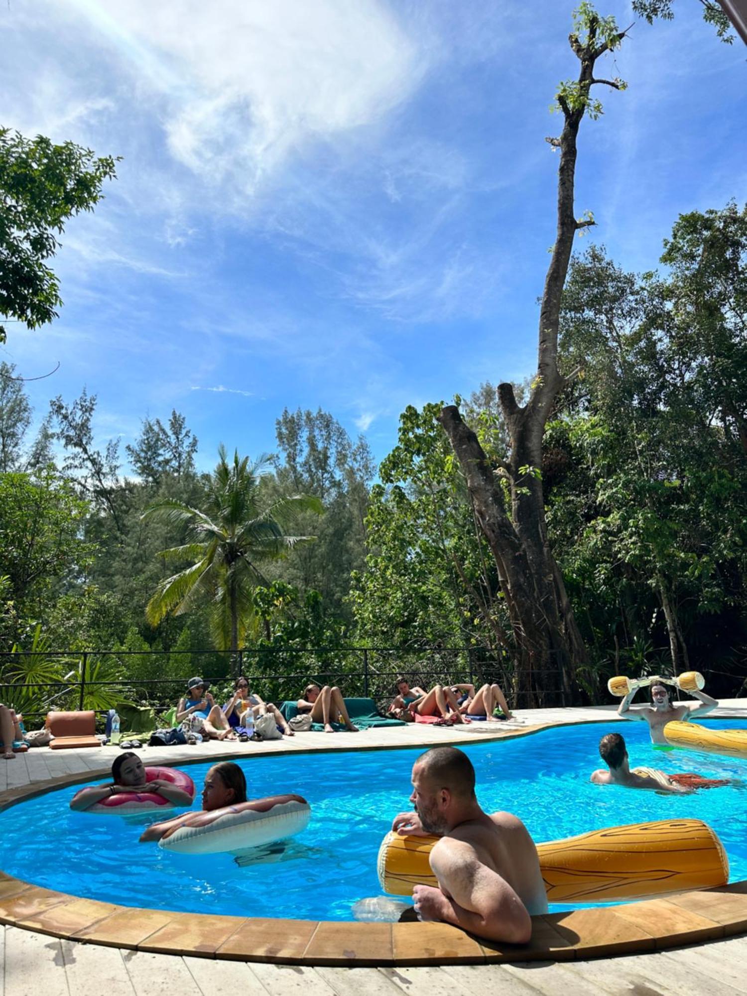 Blanco Hostel Lanta 18 To 35 Koh Lanta Ngoại thất bức ảnh