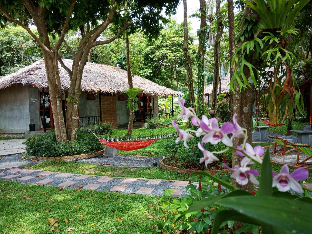 Blanco Hostel Lanta 18 To 35 Koh Lanta Ngoại thất bức ảnh